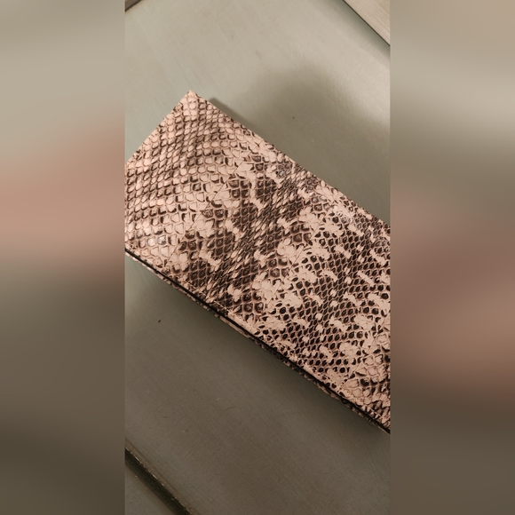 Super cute clutch - Picture 2 of 4